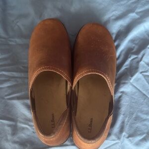 L.L.Bean women’s brown leather clogs size